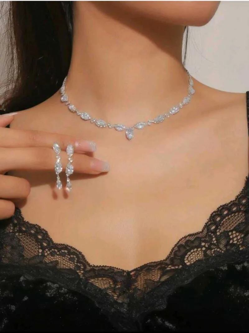 Sonsuz Parıltı Zirkon Taşlı Özel Gün Seti (Kolye + Küpe)